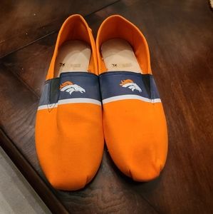 Denver Broncos Lightweight Slippers EUC Size 12/13